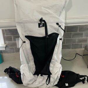 CS40 ULTRA BACKPACK . White and Black Hiking Backpack. new.